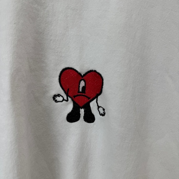 Bad Bunny heart embroidered crewneck sweatshirt pullover un verano sin ti tour - Picture 2 of 6